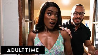 Unatkozó asszony Ana Foxxx párnán dug és megdugja kedvelő férje!