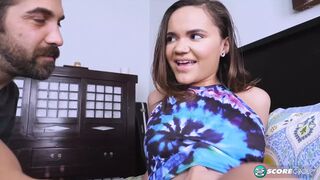 Naudi Nala vadul orálozza és lovagolja a bazinagy rúdat