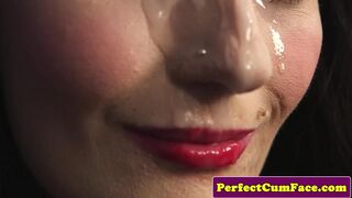 Csábos csipkés szépség nagy adag arcon