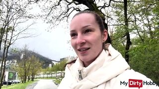 Forró zsenge amatőr nyilvános cumizása idegennek