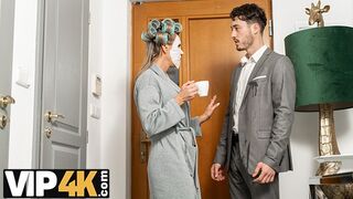 Az szépkorú világos szőke francia mami újra csábít zsenge fickót