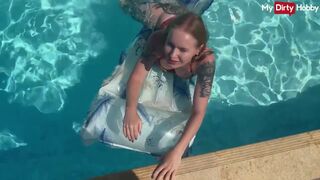 Emma wolf a tüzes kisasszony aki a medencében kupakol vadul