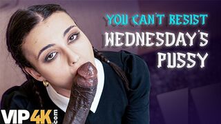 Lispy wednesday reszelte a nevelő apa bazinagy faszát mint egy igazi kutyaként