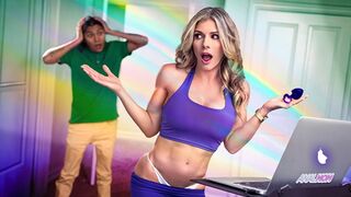 Cory Chase méretes popsiját a nevelő zsenge pénisz megdugja