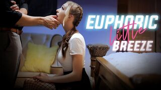 Cuki zsenge Breezy Bri kinky hangulatban csábítja a nevelő atyja barátját szenvedélyes alsóruhában