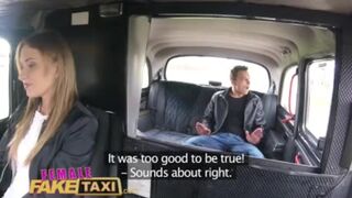 Tinédzser pasi gyorsan megdugja Angel Piaff szaftos csupasz puncáját a hamis taxiban