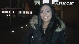 Mira grey német csoki örömlány bassza az idegent pénzért a buszon