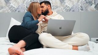 Tökéletes fiatal csábítja a szűz palit legelső randin - beleélvezés a punciba