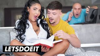 Kezdő angolos csajszi fenékben profi a LetsDoeIt csatornán