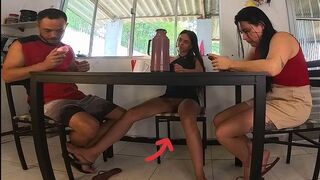 A emberem férjének szoptam le az asztal alatt a szülinapján