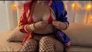 Ufo kufircol bele a csinos harley quinnbe piros mikro bikiniben minden lyukba